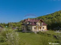 Vilă în zona Glăjărie, 10 camere, Sp + E + M, teren 2...