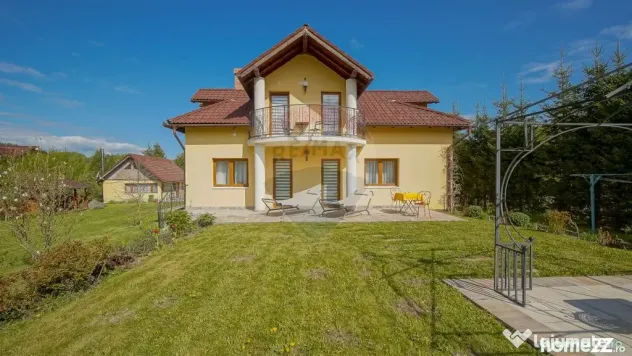 Vilă în zona Glăjărie, 10 camere, Sp + E + M, teren 2...