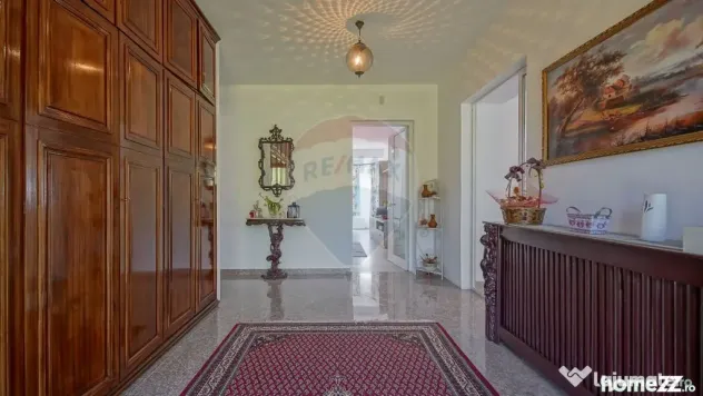 Vilă în zona Glăjărie, 10 camere, Sp + E + M, teren 2...