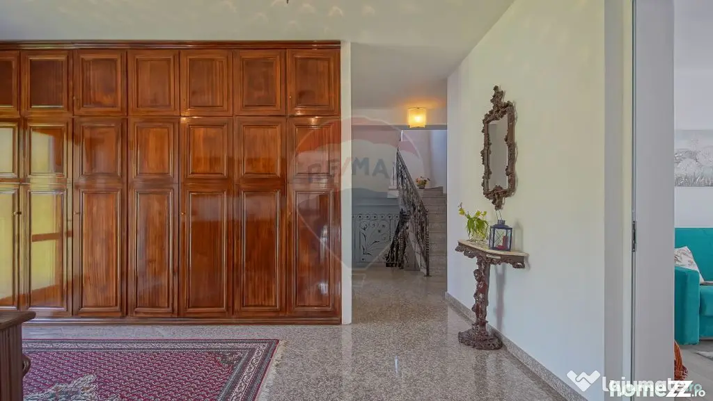 Vilă în zona Glăjărie, 10 camere, Sp + E + M, teren 2...