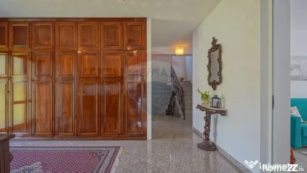 Vilă în zona Glăjărie, 10 camere, Sp + E + M, teren 2...