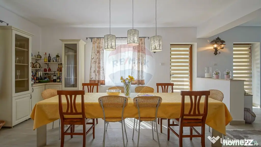 Vilă în zona Glăjărie, 10 camere, Sp + E + M, teren 2...