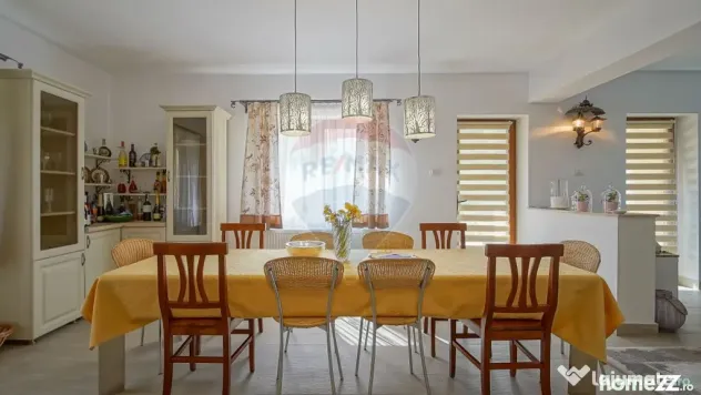 Vilă în zona Glăjărie, 10 camere, Sp + E + M, teren 2...