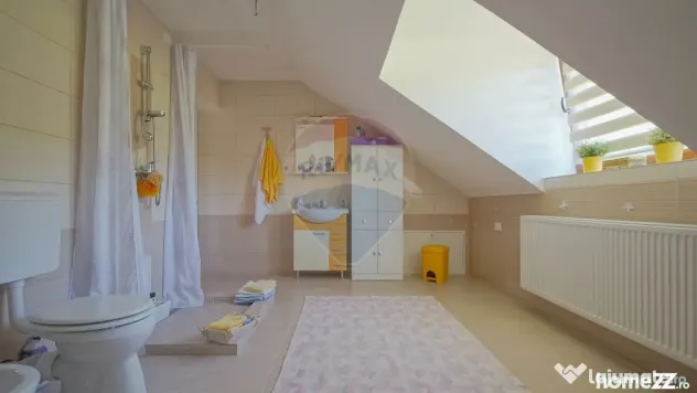 Vilă în zona Glăjărie, 10 camere, Sp + E + M, teren 2...