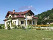 Vilă în zona Glăjărie, 10 camere, Sp + E + M, teren 2... 
