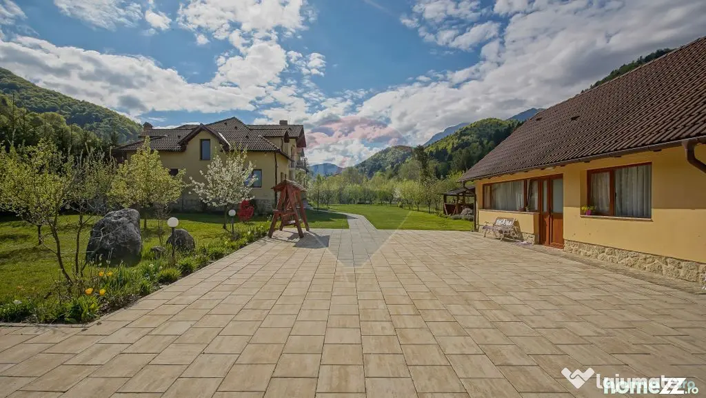 Vilă în zona Glăjărie, 10 camere, Sp + E + M, teren 2...