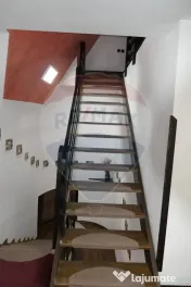 Vilă cu 10 camere de vânzare în zona Centrala 