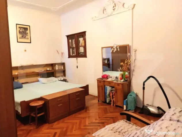 Apartament de vanzare, cu o camera, 73 mp, etaj 1, zona cent