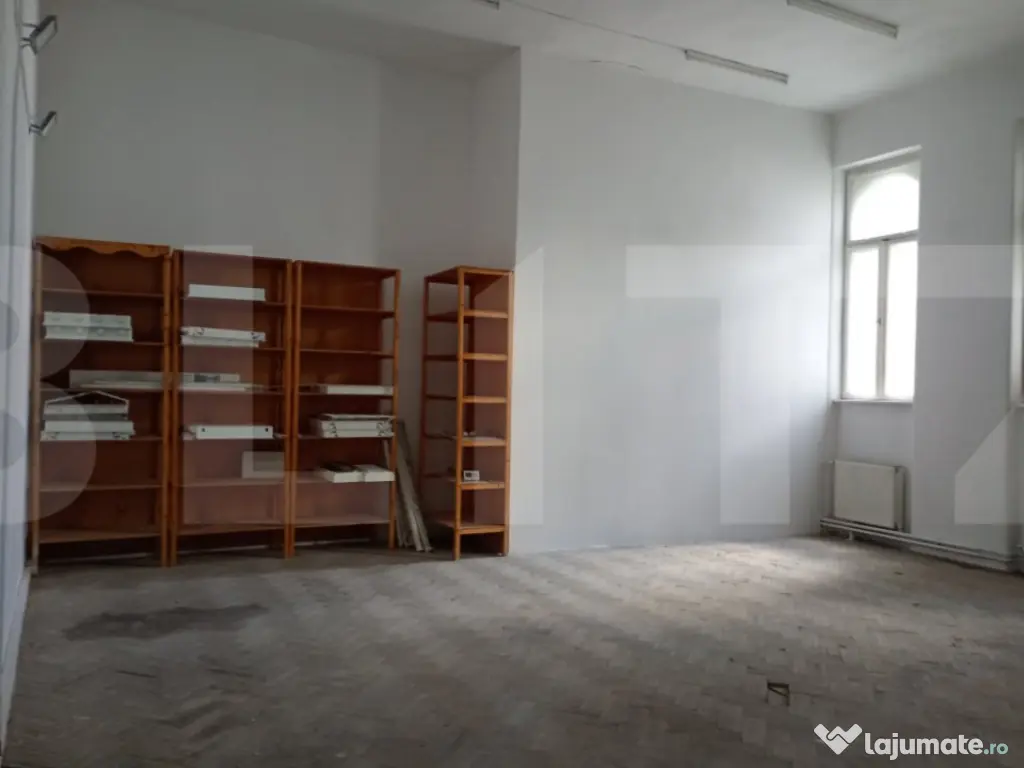 Spatiu comerical, de inchiriat, 375 mp, zona Casa indiv