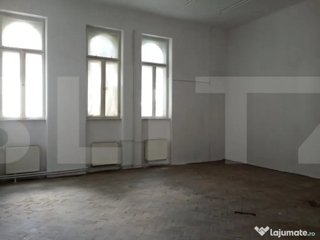 Spatiu comerical, de inchiriat, 375 mp, zona Casa indiv