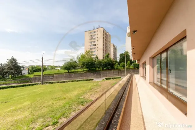 Spațiu comercial generos – 160 mp – poziție premium pe