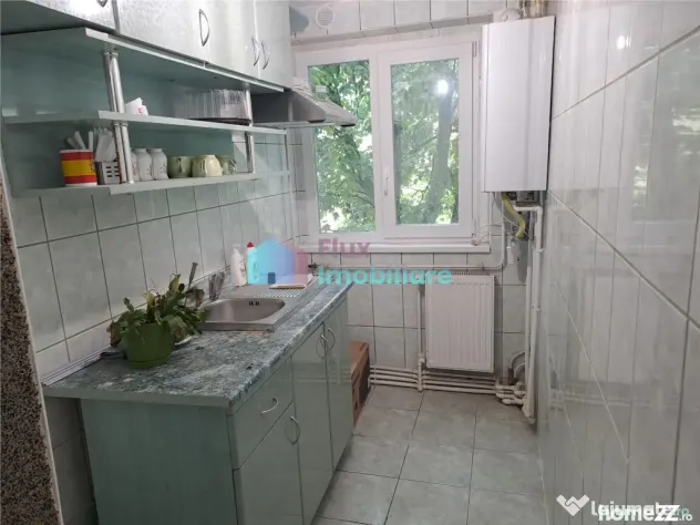 Apartament cu 3 camere semimobilat etaj 3 George Enescu