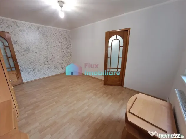 Apartament cu 3 camere semimobilat etaj 3 George Enescu