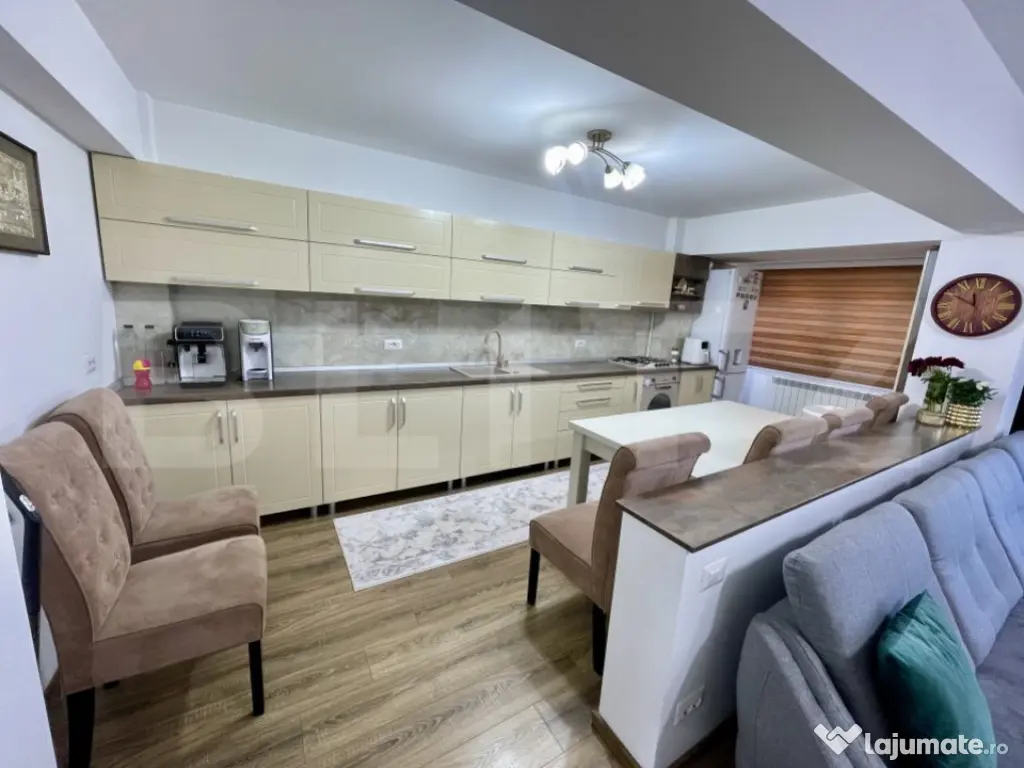 Apartament de vanzare, cu 3 camere, 90 mp, zona Ramiro