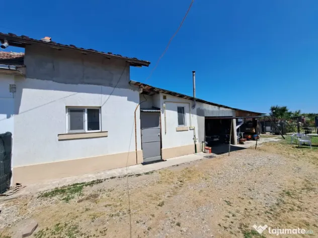 Casă de vânzare în Hințești, la 5 km de Pitești, teren 2.000 mp