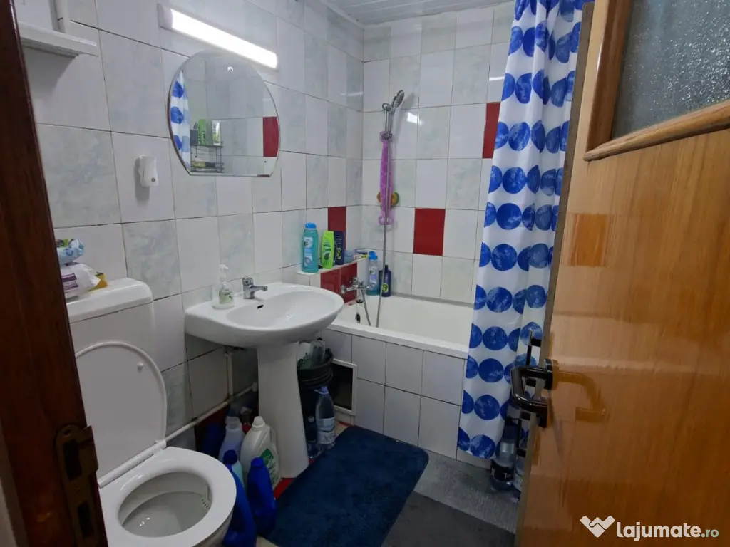 Casă de vânzare în Hințești, la 5 km de Pitești, teren 2.000 mp