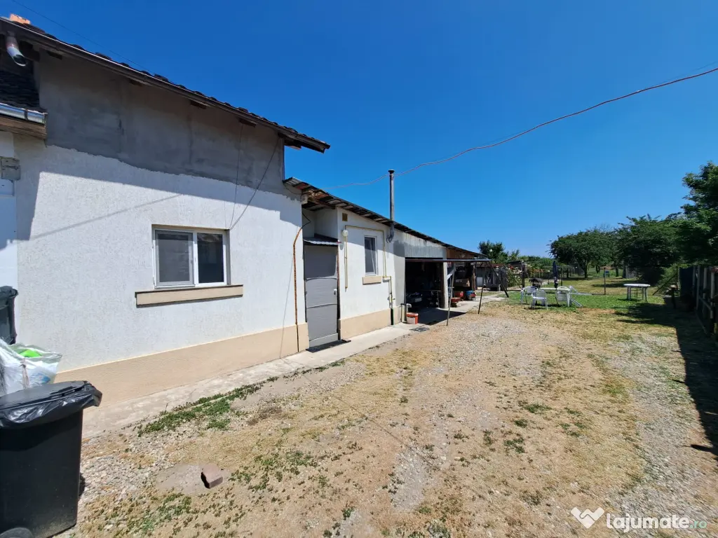 Casă de vânzare în Hințești, la 5 km de Pitești, teren 2.000 mp