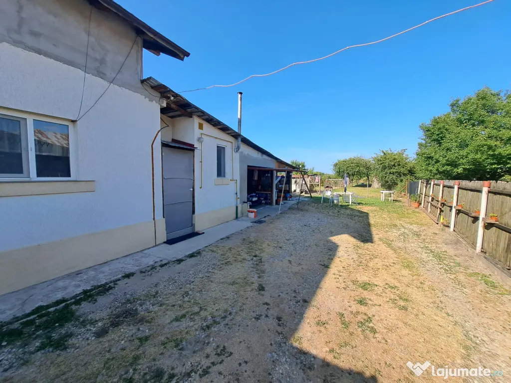 Casă de vânzare în Hințești, la 5 km de Pitești, teren 2.000 mp