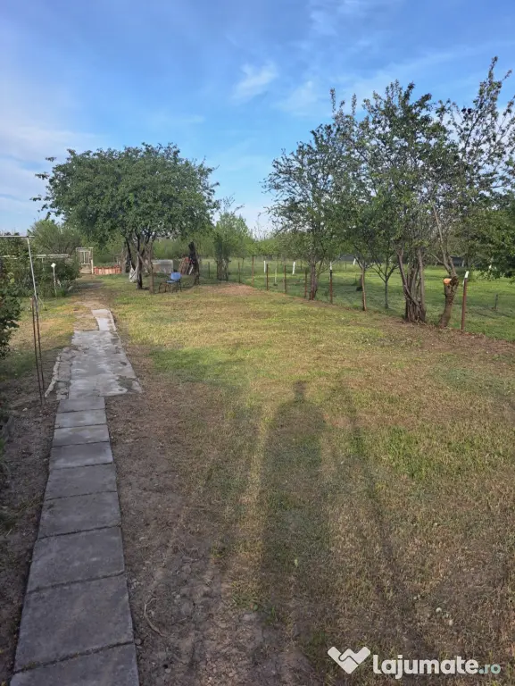 Casă de vânzare în Hințești, la 5 km de Pitești, teren 2.000 mp