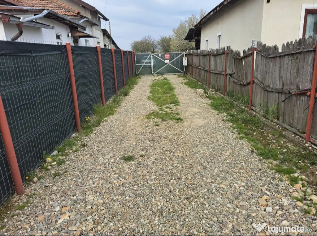 Casă de vânzare în Hințești, la 5 km de Pitești, teren 2.000 mp