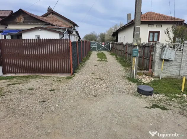 Casă de vânzare în Hințești, la 5 km de Pitești, teren 2.000 mp