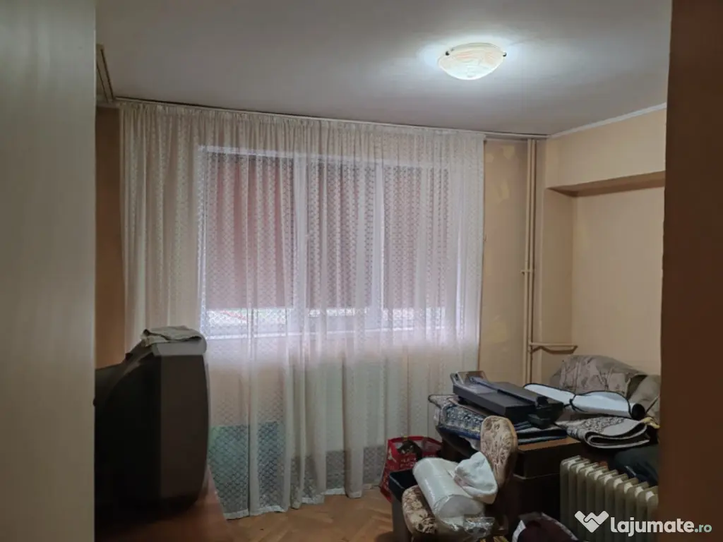 Apartament decomandat cu 2 camere, etaj1/3, Vaslui, Vis-a-vi