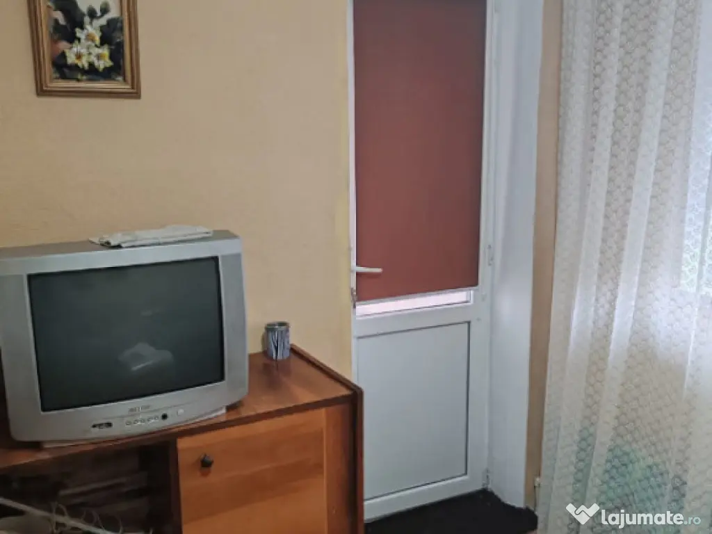 Apartament decomandat cu 2 camere, etaj1/3, Vaslui, Vis-a-vi