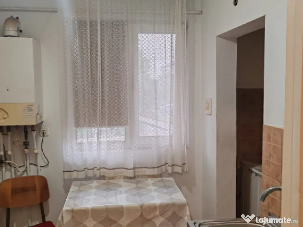 Apartament decomandat cu 2 camere, etaj1/3, Vaslui, Vis-a-vi