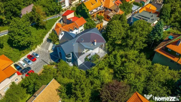 Vânzare 2 construcții, teren 3140 mp, în Centrul Istor...