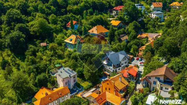 Vânzare 2 construcții, teren 3140 mp, în Centrul Istor...