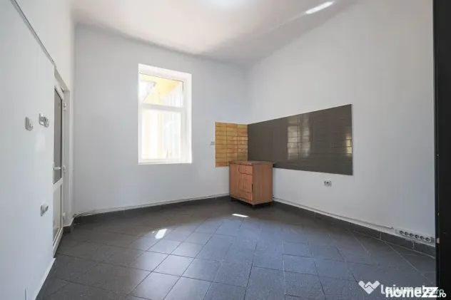 Locație excelentă: Spațiu comercial Reprezentanță sa...