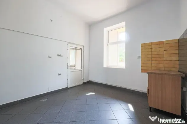 Locație excelentă: Spațiu comercial Reprezentanță sa...