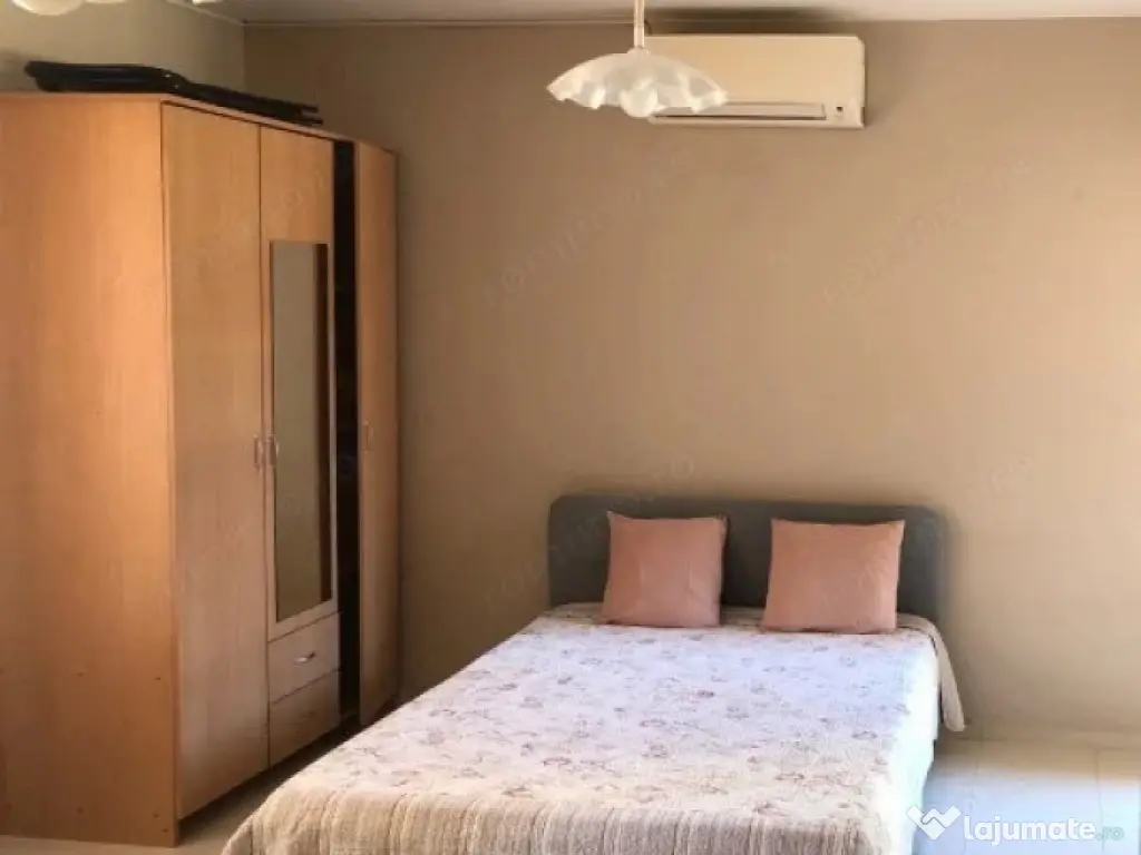 1 camera in zona Aradului