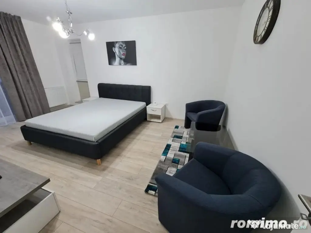 1 camera situat in zona Girocului