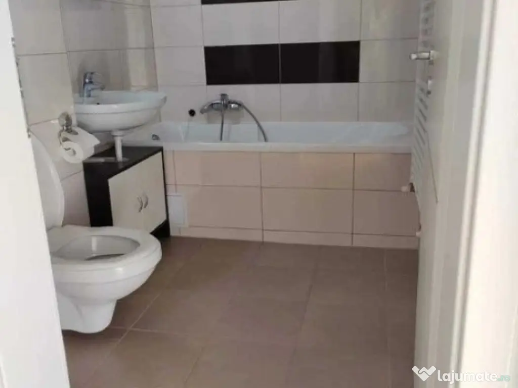 1 camera situat in zona Girocului