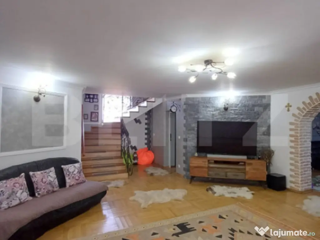 Casa individuala 262 mp, teren 1337 mp, in Mihai Viteazu