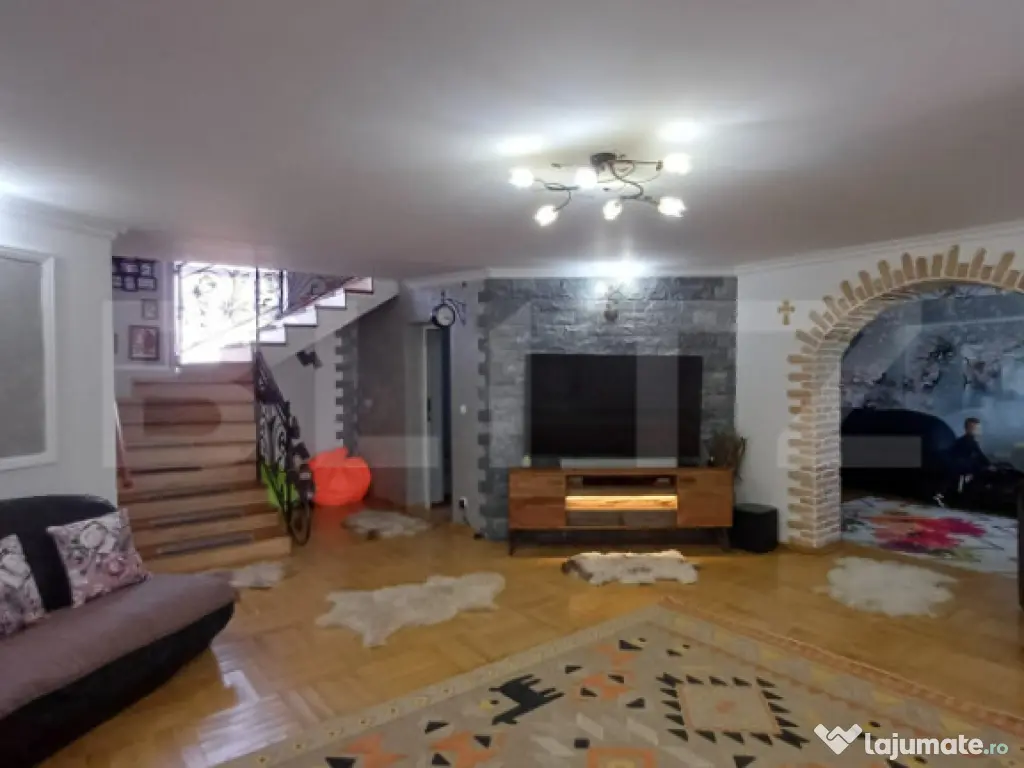 Casa individuala 262 mp, teren 1337 mp, in Mihai Viteazu