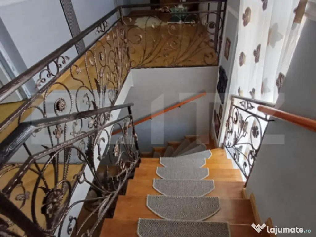 Casa individuala 262 mp, teren 1337 mp, in Mihai Viteazu