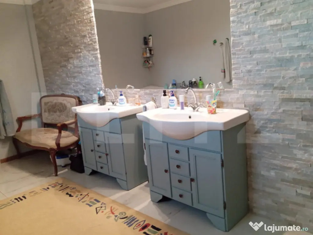 Casa individuala 262 mp, teren 1337 mp, in Mihai Viteazu