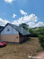 Casa cu 4 camere, 100 mp,si teren 700mp, zona Leoni