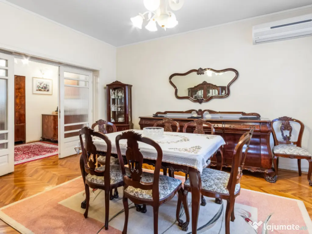 Vilă tip bloc 12 camere, 2 garaje 2 boxe zona Tomis 1 Flăm