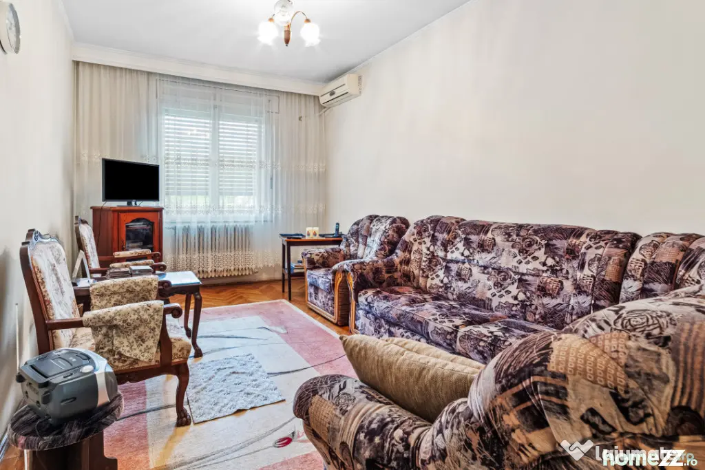 Vilă tip bloc 12 camere, 2 garaje 2 boxe zona Tomis 1 Flăm