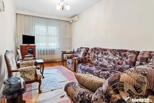 Vilă tip bloc 12 camere, 2 garaje 2 boxe zona Tomis 1 Flăm
