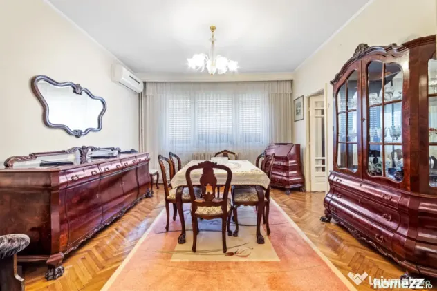 Vilă tip bloc 12 camere, 2 garaje 2 boxe zona Tomis 1 Flăm