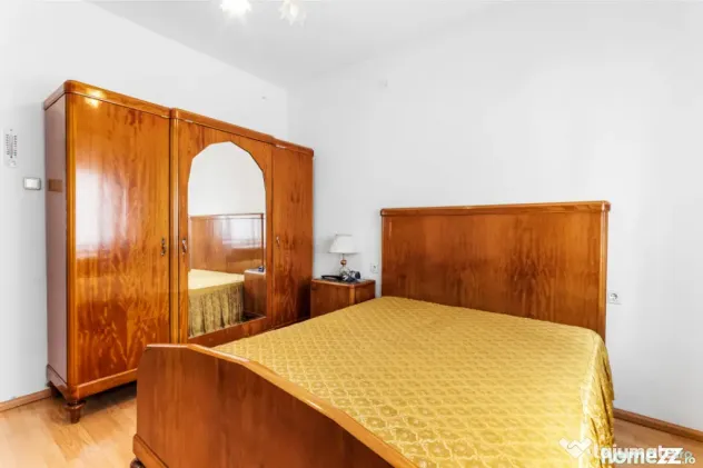 Vilă tip bloc 12 camere, 2 garaje 2 boxe zona Tomis 1 Flăm
