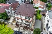 Vilă tip bloc 12 camere, 2 garaje 2 boxe zona Tomis 1 Flăm 