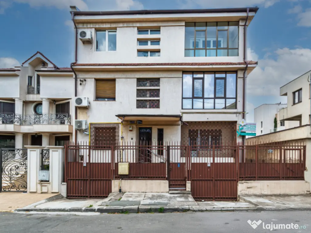 Vilă tip bloc 12 camere, 2 garaje 2 boxe zona Tomis 1 Flăm