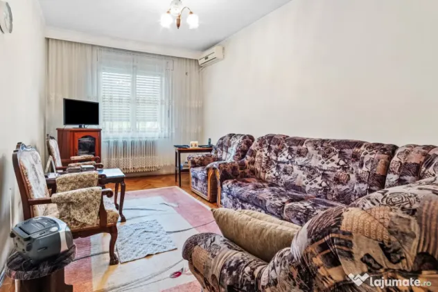 Vilă tip bloc 12 camere, 2 garaje 2 boxe zona Tomis 1 Flăm