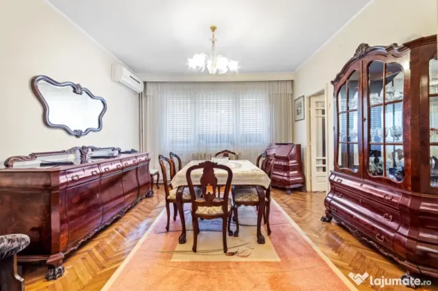Vilă tip bloc 12 camere, 2 garaje 2 boxe zona Tomis 1 Flăm