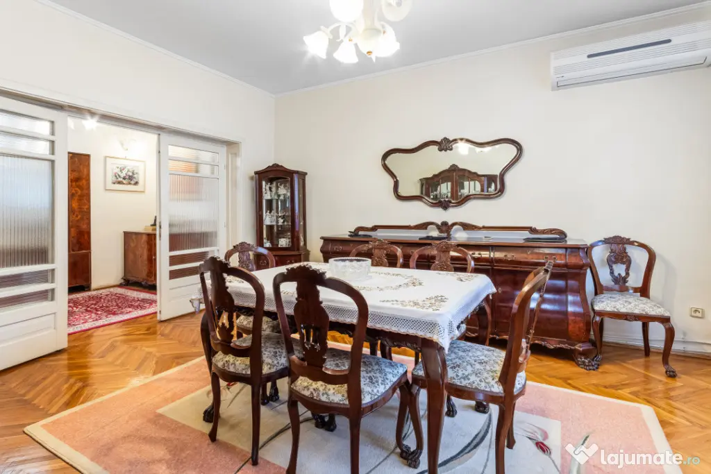 Vilă tip bloc 12 camere, 2 garaje 2 boxe zona Tomis 1 Flăm